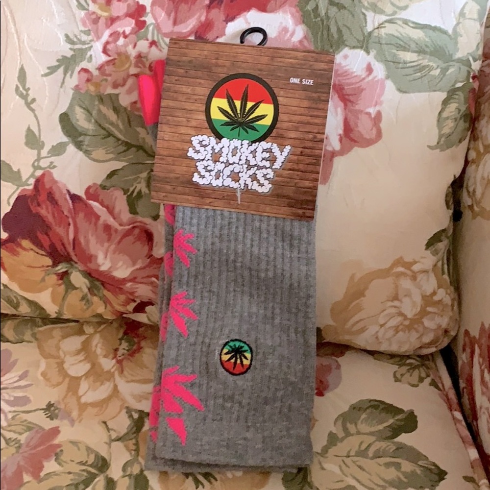 Smokey Socks — pink leaf socks